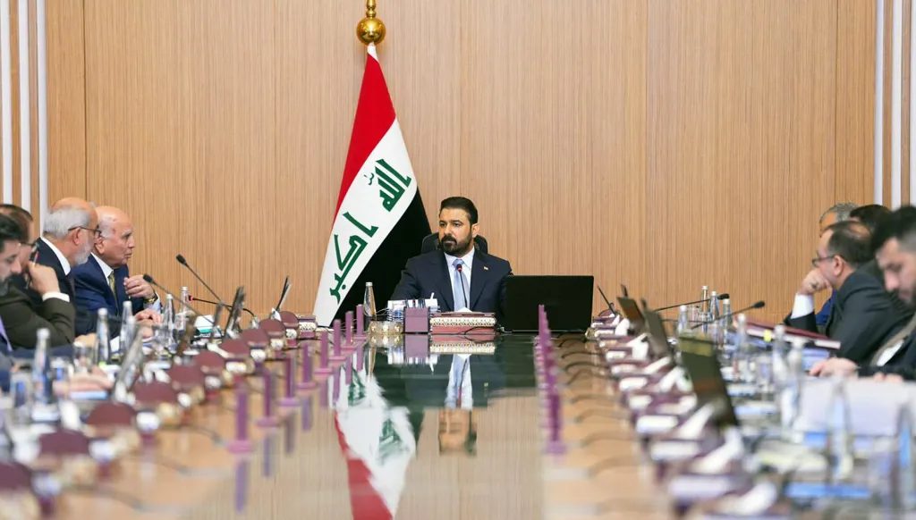 رئيس الوزراء يطلب من المالية إعداد خطة طويلة الأجل وتغيير فلسفتها كموزع للرواتب