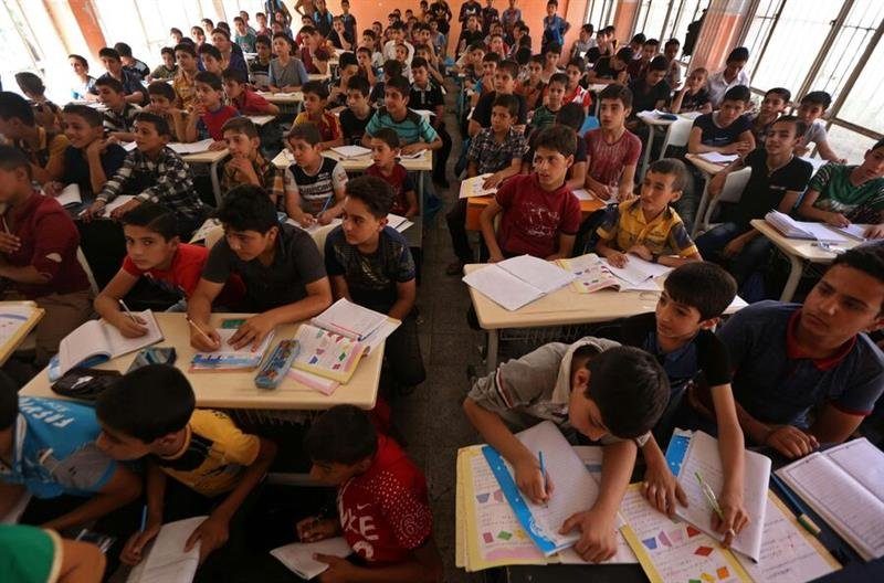 التربية تعلن مواصلة حملتها بتوفير التسهيلات للطلبة الراغبين بالعودة الى المقاعد الدراسية