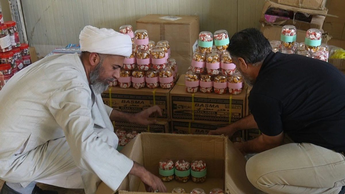 معتمد المرجعية في بغداد يوزع (5000) حقيبة مدرسية على الطلبة الايتام وابناء العائلات المتعففة