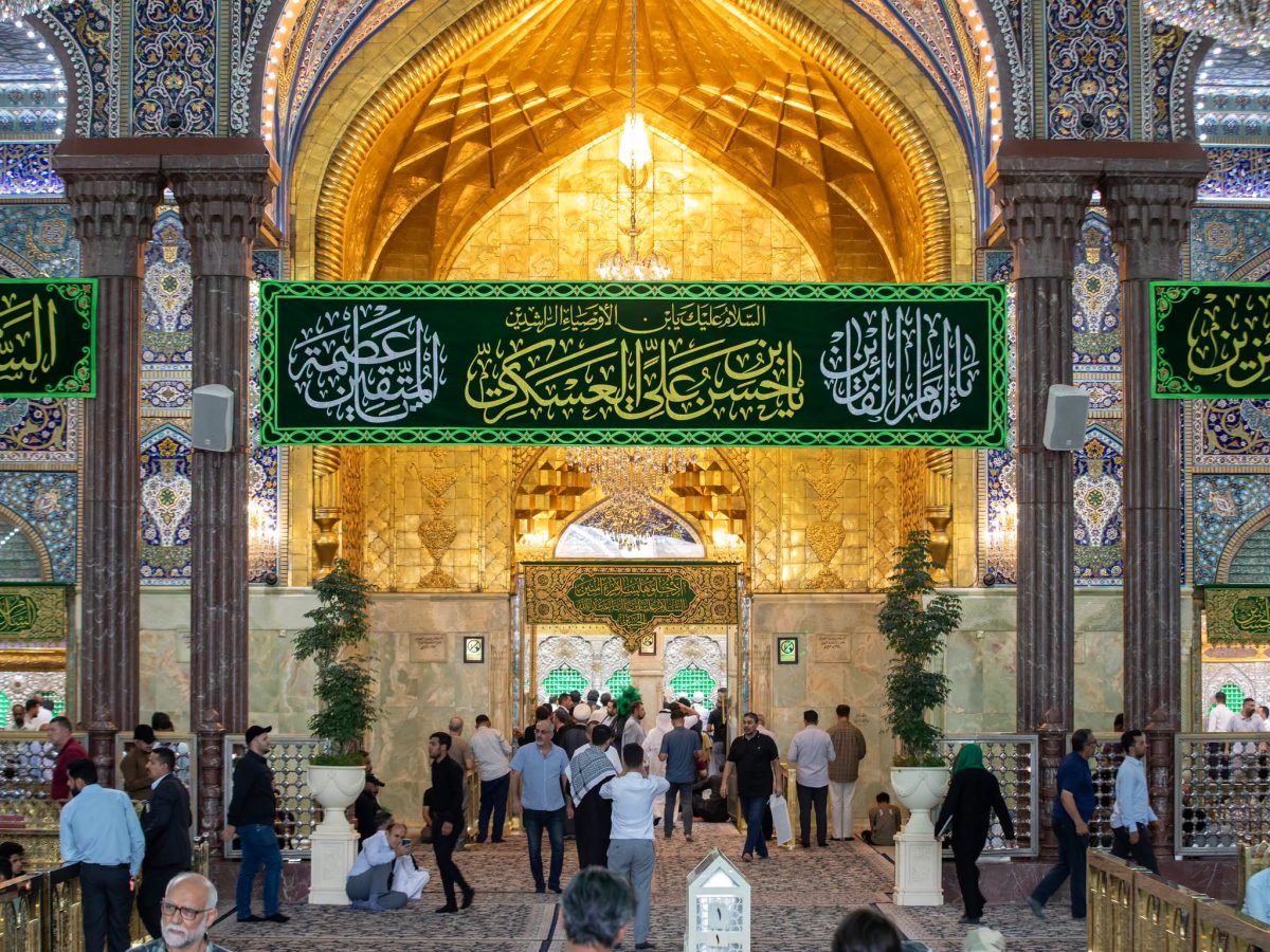 العتبتين المقدستين الحسينية والعباسية ترفعان لافتات الفرح ابتهاجاً بذكرى ولادة الإمام العسكري (عليه السلام)