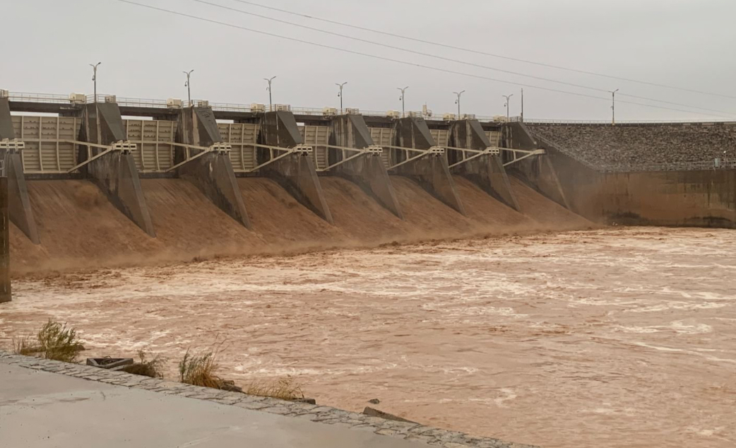 تحسّن الأمطار وزيادة السيول تدفع الموارد المائية للتفكير الجدي ببناء سدود حصاد المياه في محافظات عدة
