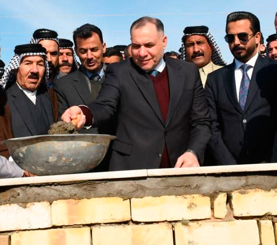 محافظ الديوانية يضع حجر الأساس لمشروع تكملة الخطوط الناقلة لمياه الصرف الصحي