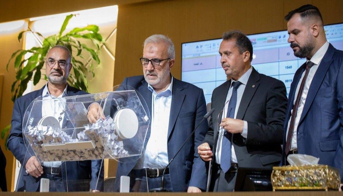 بالصور وبحضور الأمين العام .. العتبة الحسينية المقدسة تكرم منتسبيها بمنح قطع أراض وفاء لعطائهم الخدمي المتواصل