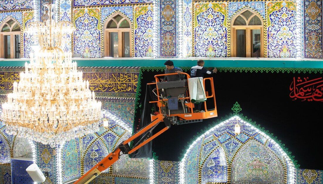 وحدة الدوشمة والخياطة والتطريز في العتبة الحسينية المقدسة تعلن نشر 4الاف م2 من القماش الاسود في داخل الصحن الحسيني الشريف وخارجه