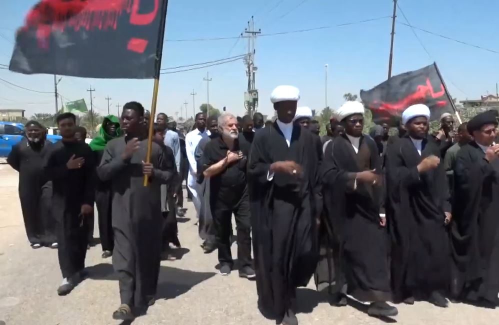 طلبة العلوم الدينية من الجاليات الإفريقية يحيون ذكرى شهادة الإمام زين العابدين عليه السلام في بابل