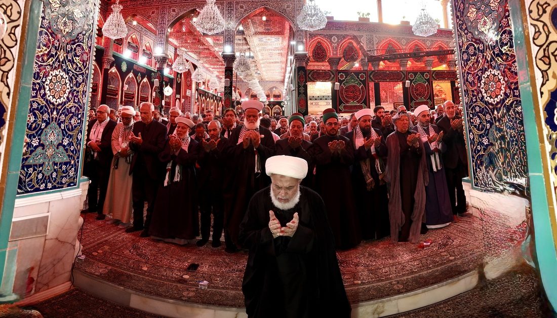 بامامة ممثل المرجعية الدينية العليا.. وفود مؤتمر نداء الأقصى الدولي الخامس تؤدي صلاة الجماعة في الصحن الحسيني الشريف