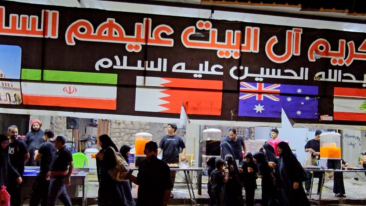لغات شتى وقلب واحد.. الرايات العربية والإسلامية تتوحد في رحاب الإمام الحسين عليه السلام