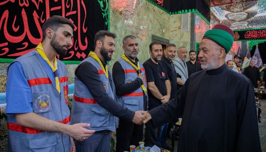 نائب الأمين العام للعتبة الحسينية يكرم كوادر قسم التنمية والتأهيل الاجتماعي للشباب