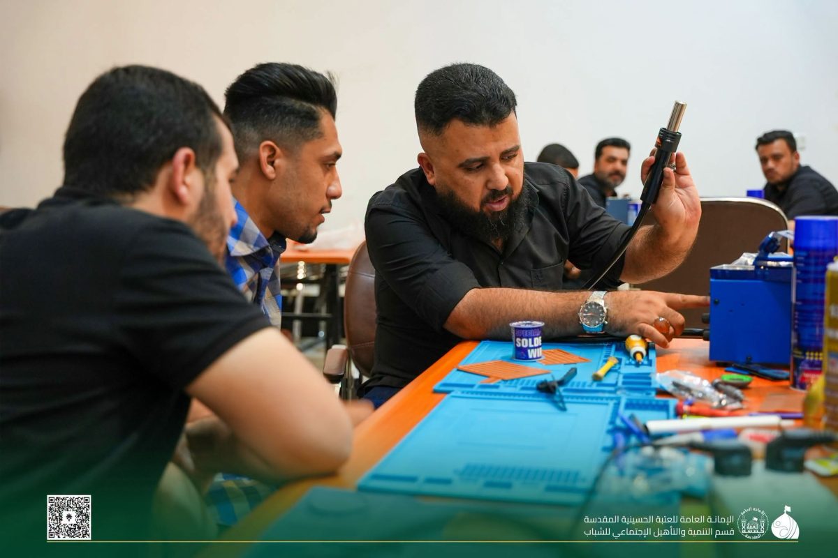العتبة الحسينية المقدسة تنظم دورة تدريبية مجانية مكثفة في صيانة الهواتف الذكية استمرت لمدة 25 يوما