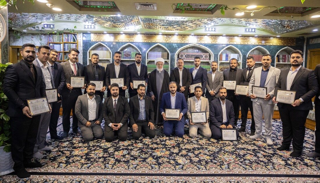 سماحة الشيخ عبد المهدي الكربلائي يكرم الكفاءات الادارية المتأهلة في برنامج المدير المتميز المخصص لملاكات العتبة الحسينية المقدسة