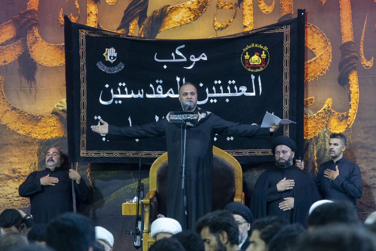 العتبتان المقدستان الحسينية والعباسية تنظمان موكباً ومجلس عزاءٍ موحداً في صحن الإمامين العسكريين (عليهما السلام)