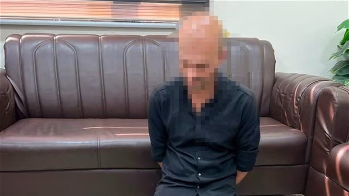 القبض على متاجر بالمخدرات في بغداد وضبط مواد وأسلحة بحوزته.