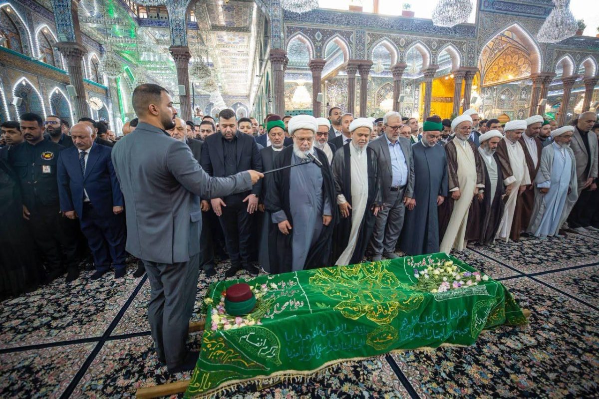 بالصور .. ممثل المرجعية الدينية العليا يؤم صلاة الجنازة على جثمان الامين العام السابق للعتبة الحسينية السيد جعفر الموسوي