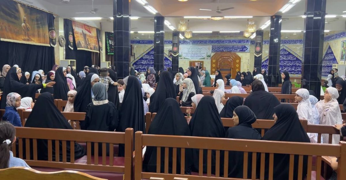 العتبة الحسينية المقدسة ترعى في مدينة سامراء حفل تخرج مئات الطلبة بعد اكثر من شهرين من دورة لتعليم علوم القرآن الكريم والفقه والاخلاق