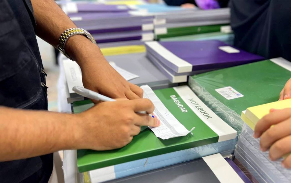 العتبة الحسينية المقدسة ترعى مبادرة لتوزيع الكسوة المدرسية للأيتام في محافظة الديوانية