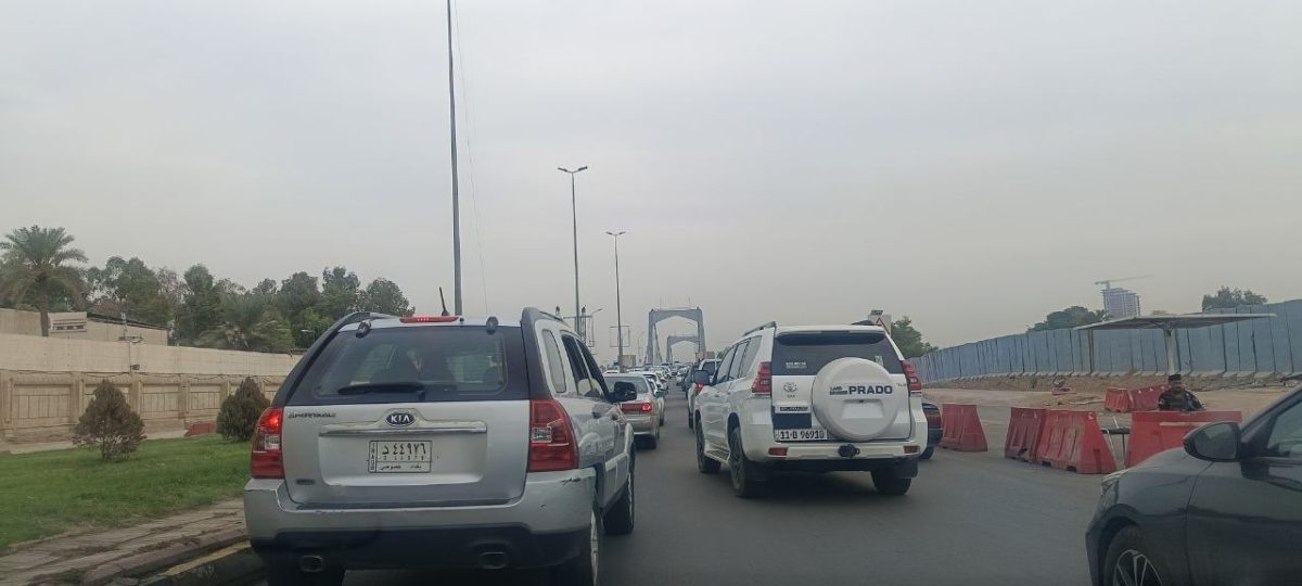 العاصمة بغداد تشهد عودة الإختناقات المرورية بعد مباشرة المدارس والجامعات الدوام الرسمي