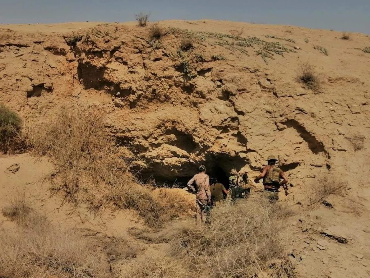 قوة من الحشد الشعبي تستولي على نفق سري في صحراء قضاء راوه كان يستخدمه داعش الإرهابي لإختباء عناصره وخزن الأسلحة