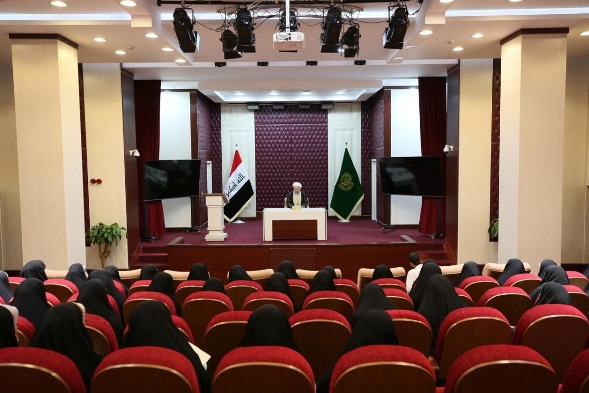 العتبة الحسينية تعزز الوعي الفكري والتربوي لدى طالبات الطب في جامعة القادسية عبر زيارة العتبة العلوية المقدسة